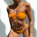 Бикини-халтер без бретелек с кулоном в виде ракушки — закатно-оранжевый