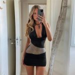 Чёрное обтягивающее платье с блестящей сетчатой вставкой и воротником-халтер