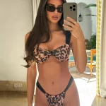 Элегантное Пантерное Бикини с Открытой Спиной: Романтичный Акцент для Вашего Морского Времени