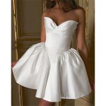 Белое французское платье с приталенным силуэтом